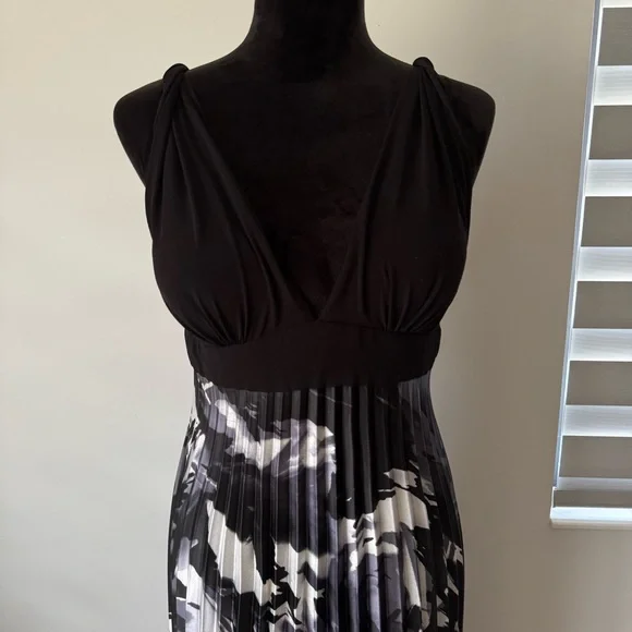 Betsy & Adam Black and White Maxi Formal Dress 12 - Picture 3 of 8